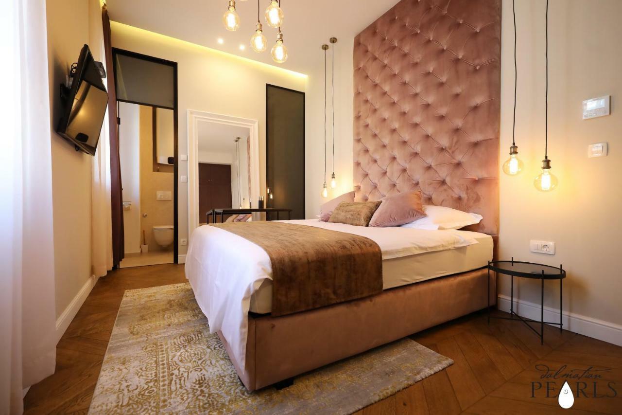 Three Pearls Deluxe Rooms & Studios Zadar Exteriör bild